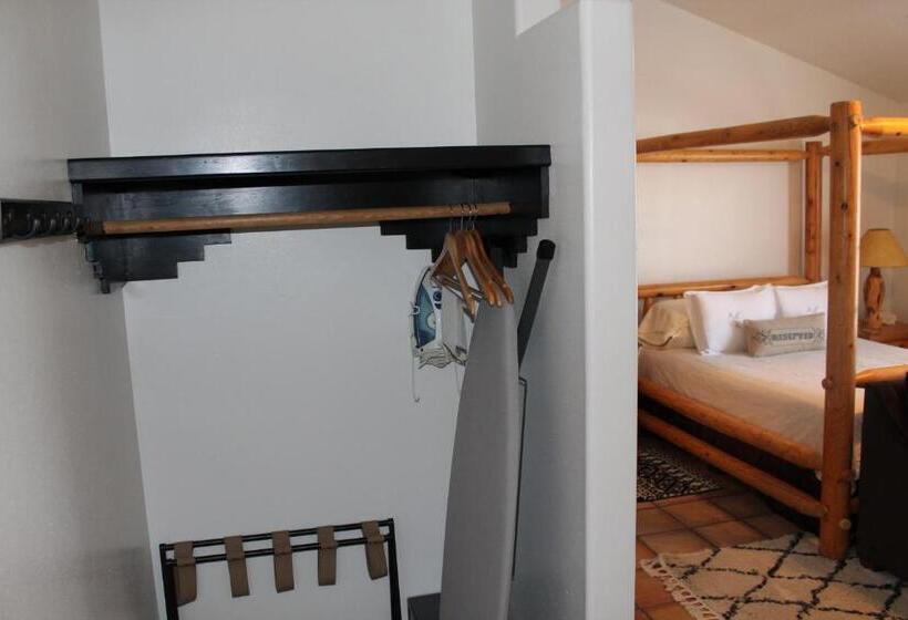 غرفة قياسية لذوى الاحتياجات الخاصة, Adobe Rose Boutique Inn