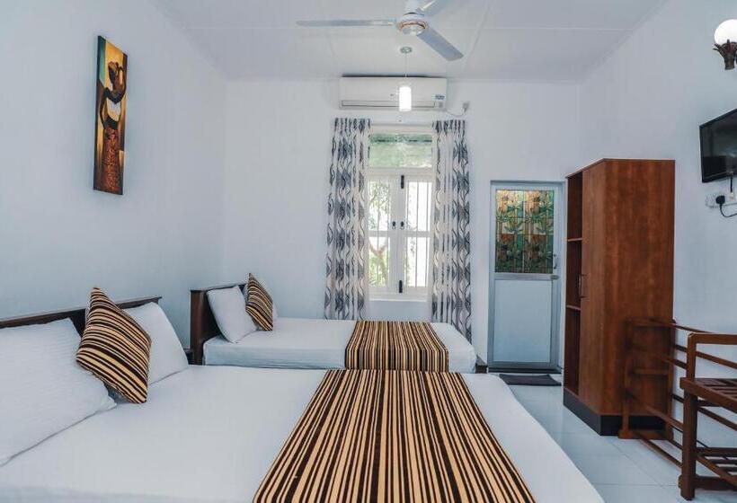 デラックスの４人部屋, Bon Voyaage Tourist Inn