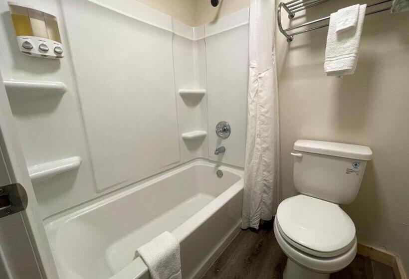 غرفة قياسية ثلاثية, Four Seasons Lodge