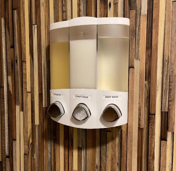 غرفة قياسية رباعية, Four Seasons Lodge