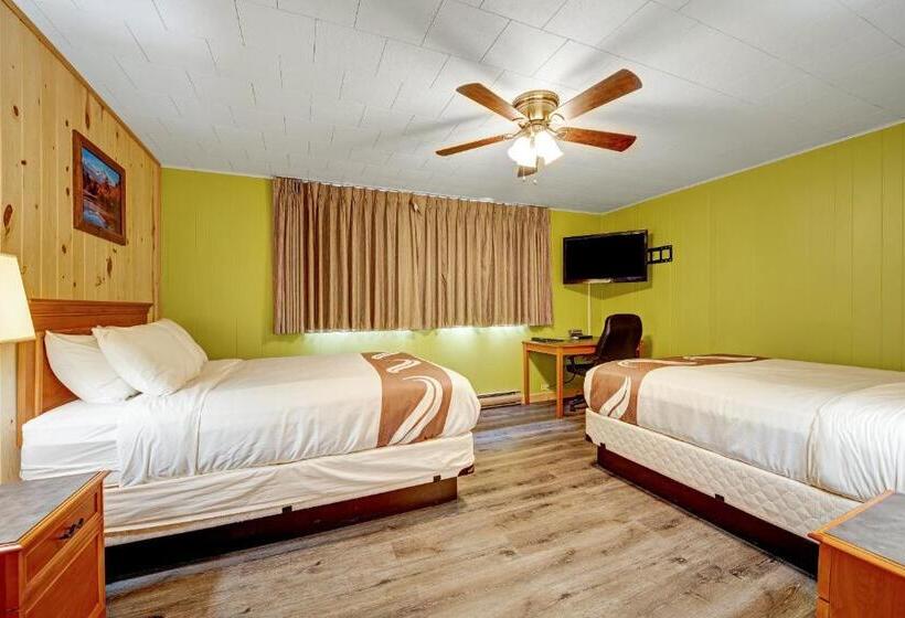 غرفة قياسية رباعية, Four Seasons Lodge