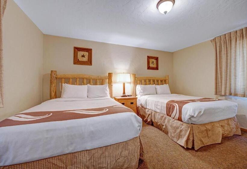 شقة غرفة واحدة, Four Seasons Lodge