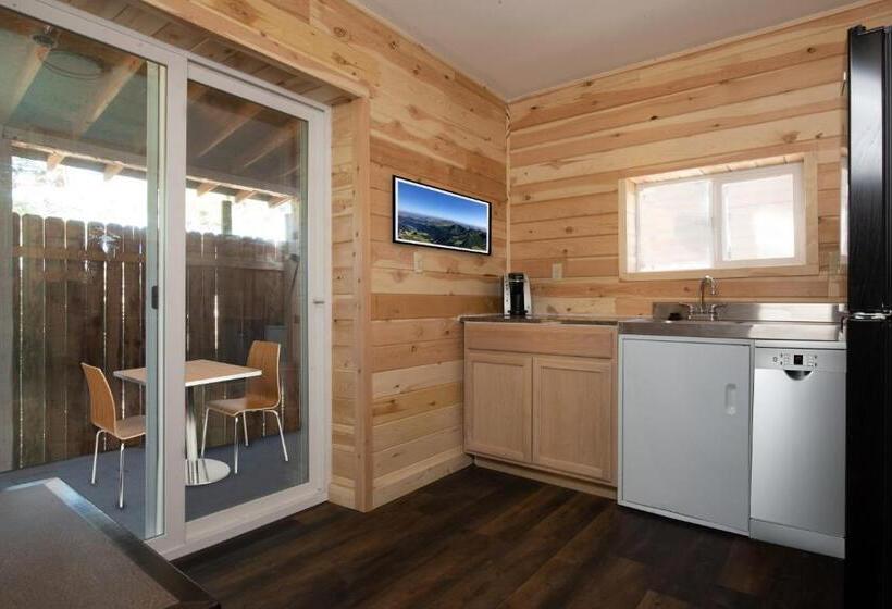 جناح غرفتين نوم, Four Seasons Lodge