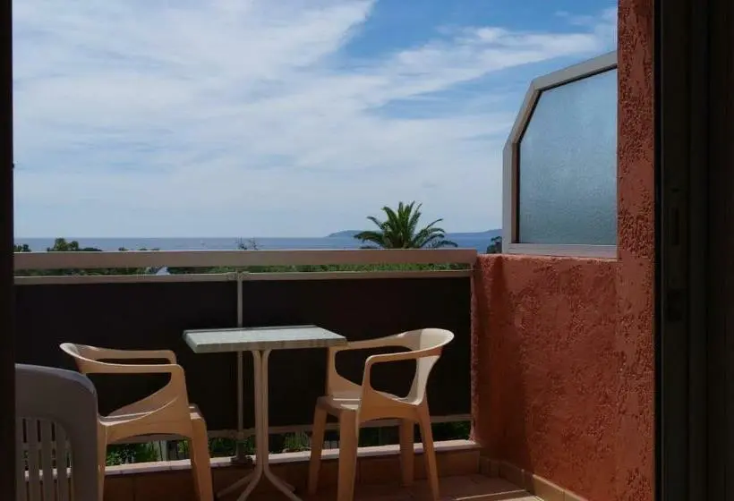 اتاق استاندارد با بالکن و چشم‌انداز دریا, Hôtel Beau Site