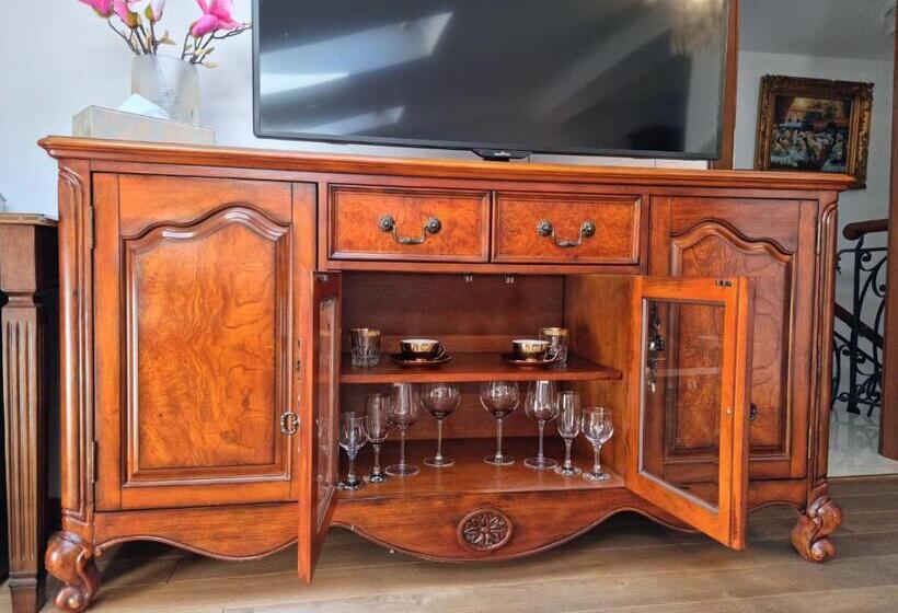 غرفة قياسية مزوَّدة بجاكوزي, Cetatea Medievala