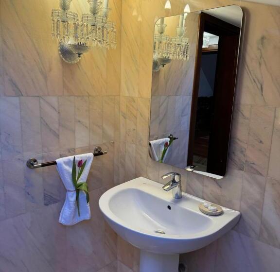 غرفة عائلية, Cetatea Medievala