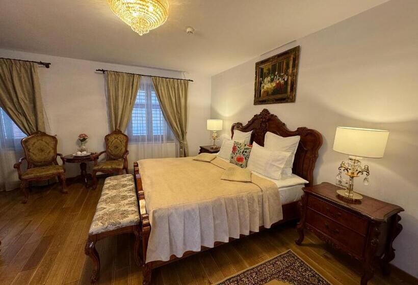 غرفة قياسية مزوَّدة بجاكوزي, Cetatea Medievala