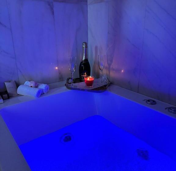 جناح ديلوكس, Cetatea Medievala