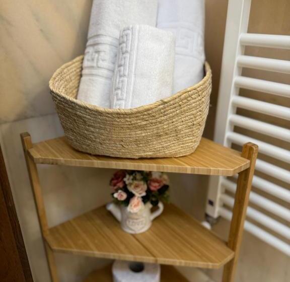 جناح جونيور عائلى, Cetatea Medievala