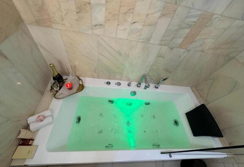 غرفة عائلية, Cetatea Medievala