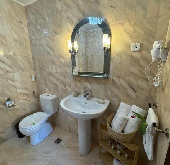 غرفة عائلية, Cetatea Medievala