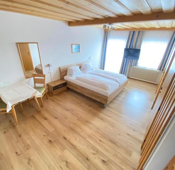 バルコニー付きスタンダードトリプルルーム, Frühstückspension Ochnerbauer