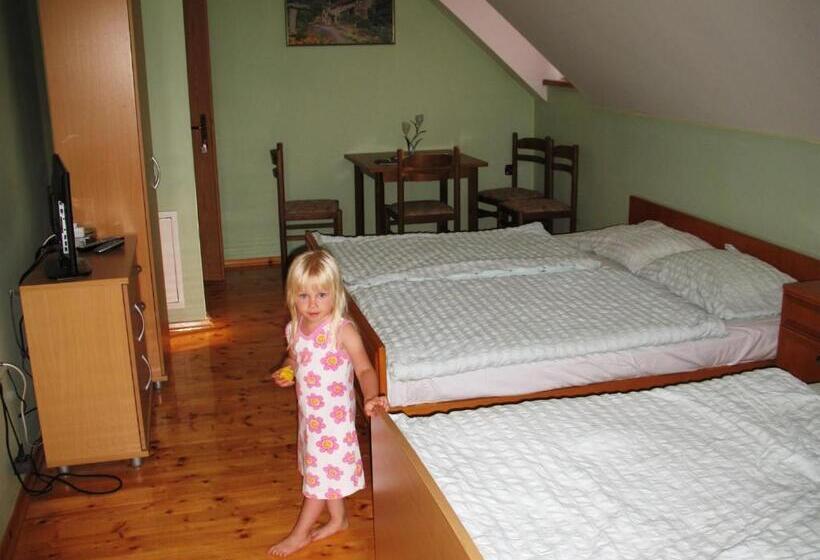 اتاق کلاسیک چهارنفره, Turistična Kmetija Dervarič