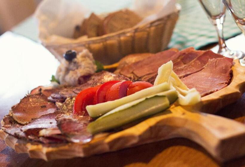 اتاق کلاسیک چهارنفره, Turistična Kmetija Dervarič