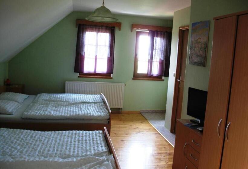 اتاق استاندارد چهار تخته, Turistična Kmetija Dervarič