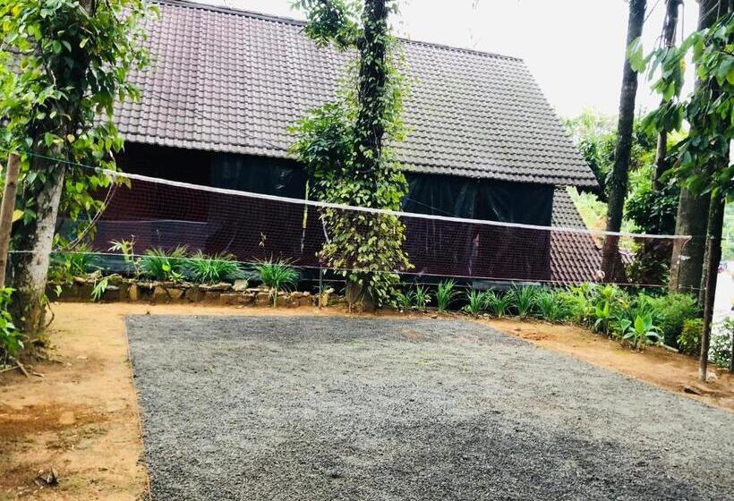 Quarto Familiar, Little Folly