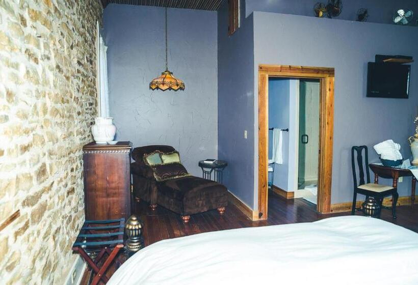 标准间, Upstairs Inn