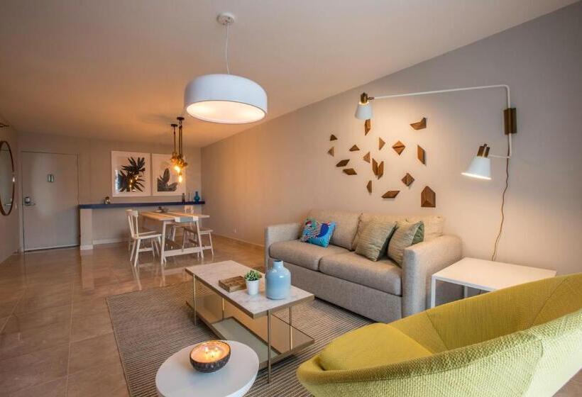 آپارتمان 1 خوابه با چشمانداز استخر, Ocean View Deluxe Suite: Pvt. Beach & Pool