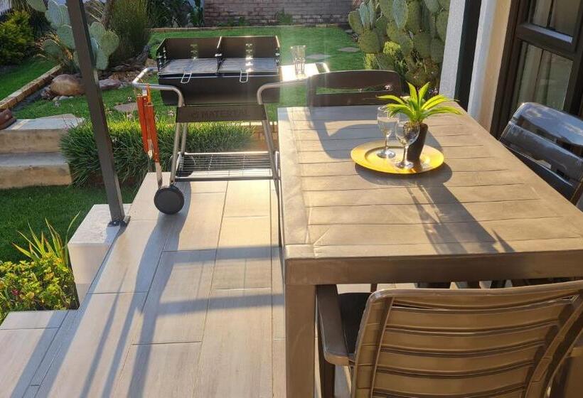 Студия Deluxe, Kayalako On 4th Avenue