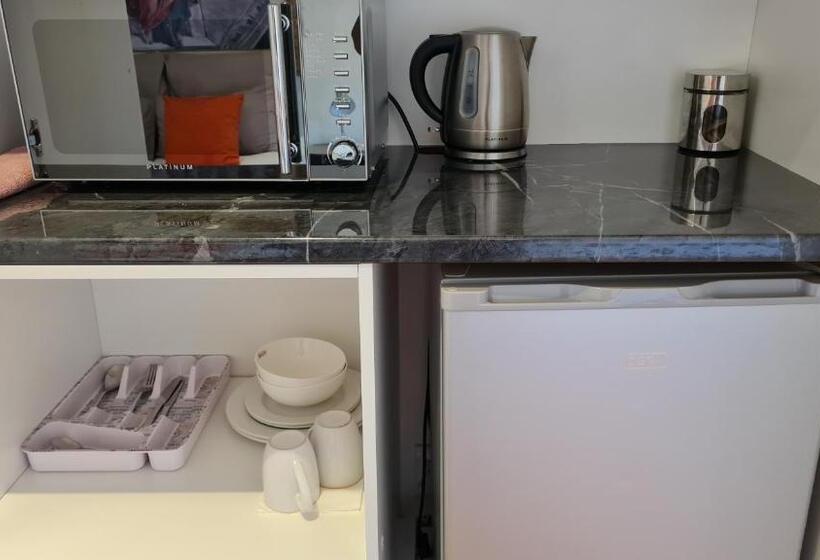 Студия Deluxe, Kayalako On 4th Avenue