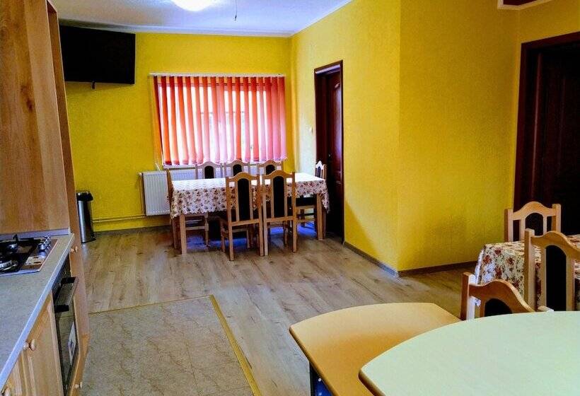 חדר בסיסי לארבעה, Venesis House