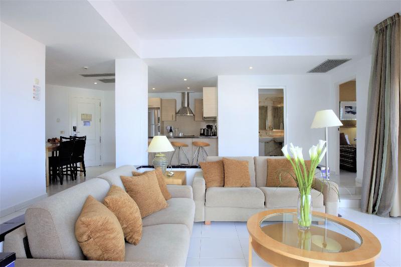 חדר בסיסי, Venesis House