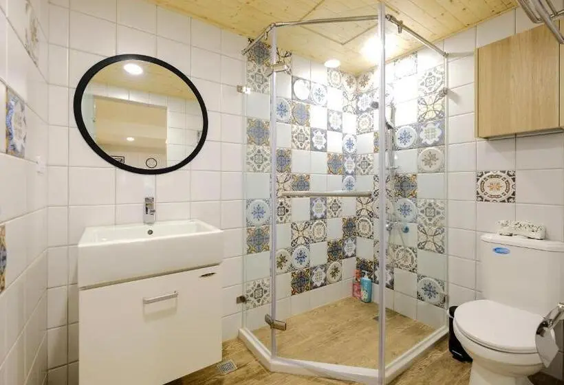 اتاق استاندارد چهار تخته, Colorfun Inn