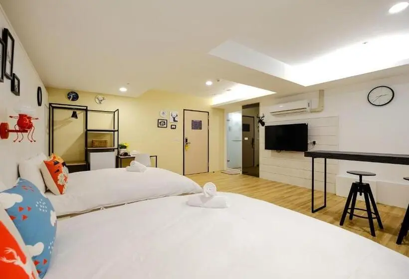 اتاق استاندارد چهار تخته, Colorfun Inn