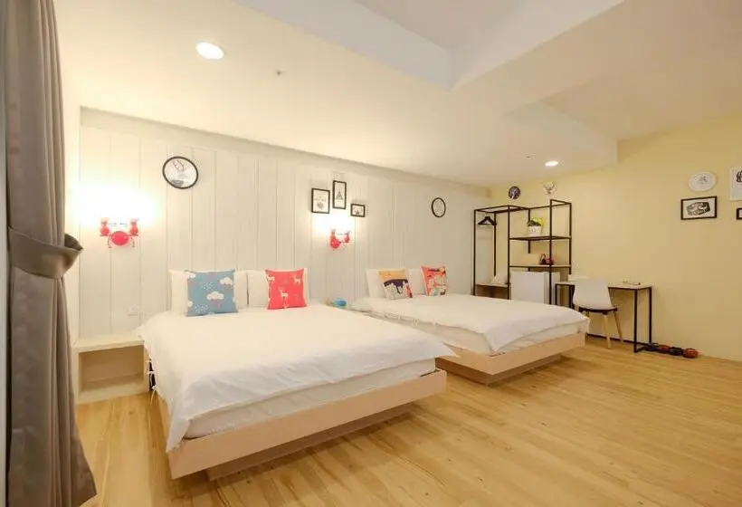 اتاق استاندارد چهار تخته, Colorfun Inn