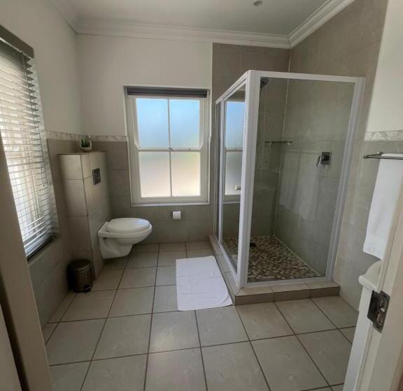 غرفة ديلوكس مطلّة علي البحر مزوَّدة بشُرفة, Russells On The Port