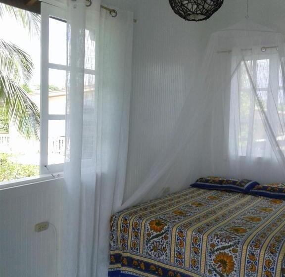 اتاق لوکس, Onelovecottagetobago Upstairs Apartment