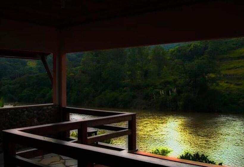 جناح مزوَّد بشرفة, Pousada Casa De Pedra