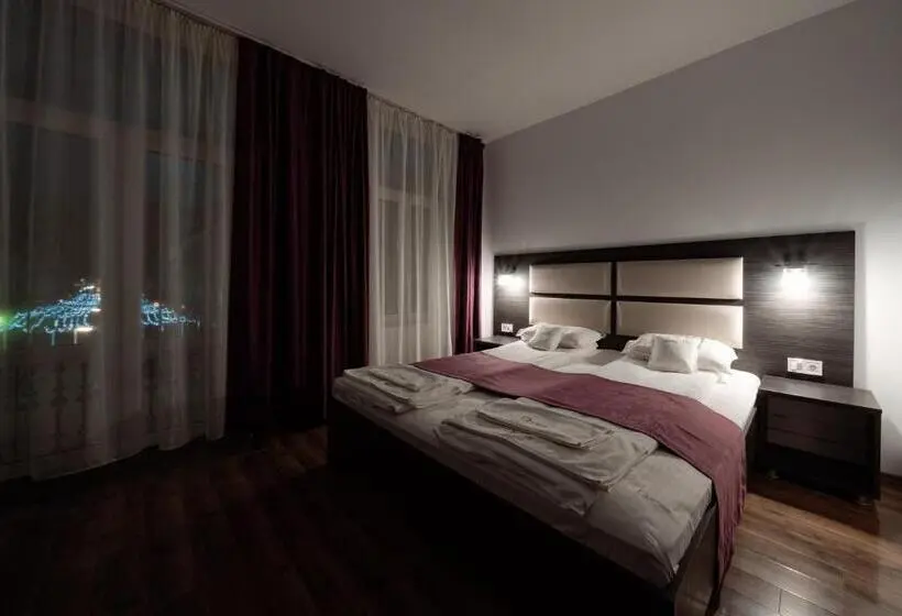 デラックスルーム, Quantum House
