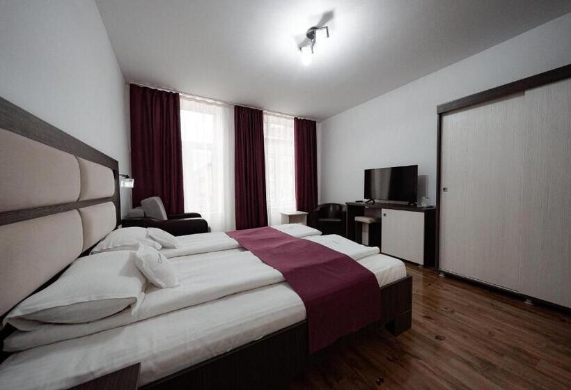 غرفة عائلية, Quantum House