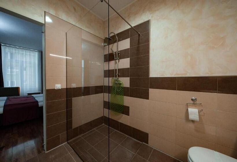 Семейный Номер, Quantum House