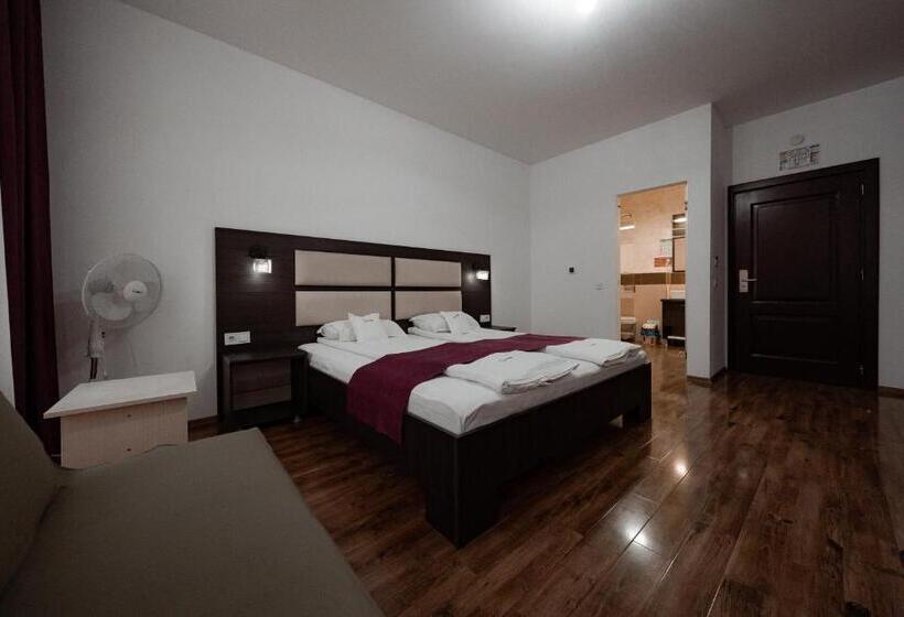 غرفة عائلية, Quantum House