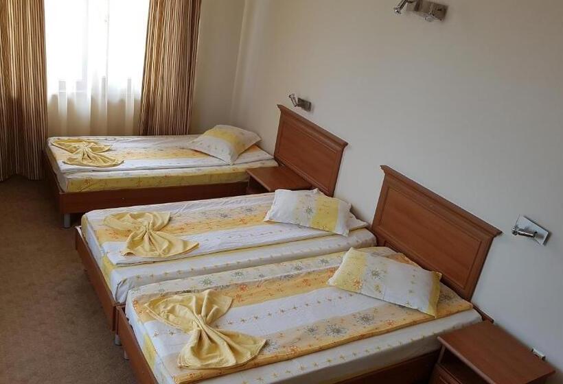 Номер Стандарт Трехместный, Guest House Markovi Aheloy