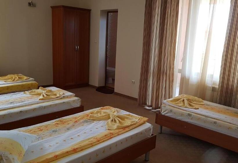 Четырехместный Номер Стандарт Вид на Сад, Guest House Markovi Aheloy