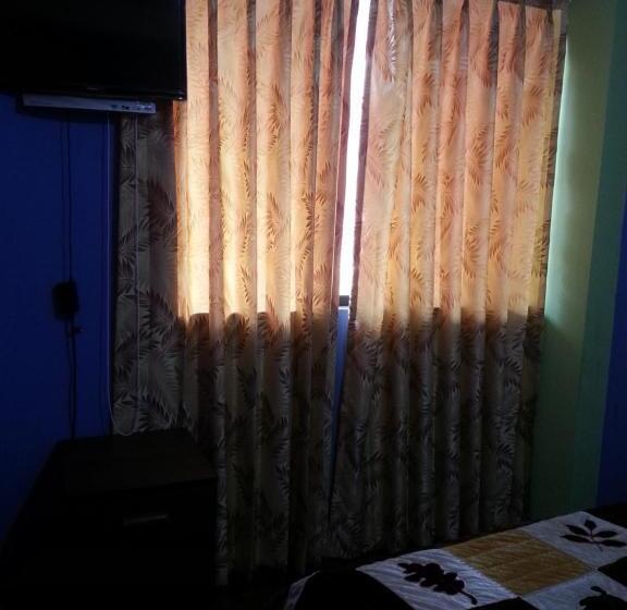 اتاق استاندارد با سرویس بهداشتی مشترک, Hostal Arcangel