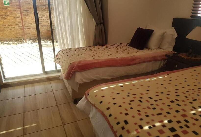 חדר סטנדרט עם מיטת קינג, Aliwal Villa Guest Lodge