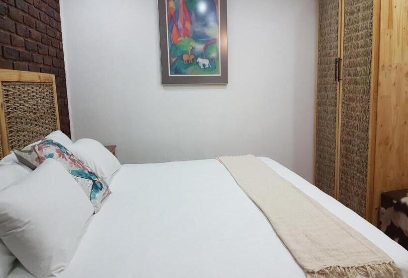 חדר סטנדרט עם מיטת קינג, Aliwal Villa Guest Lodge