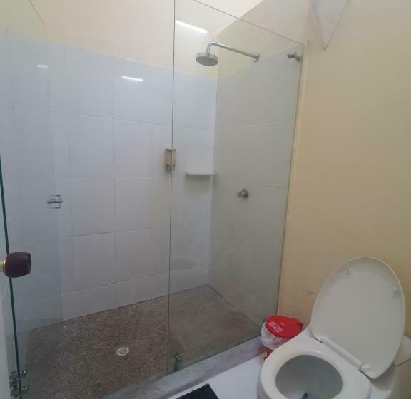 标准三人间, Casamarilla