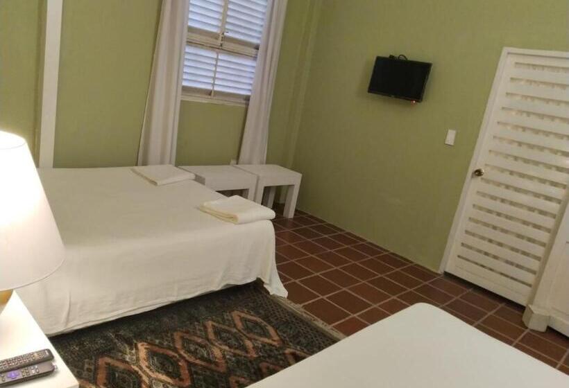 标准三人间, Casamarilla