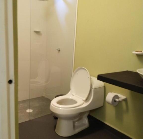 标准三人间, Casamarilla