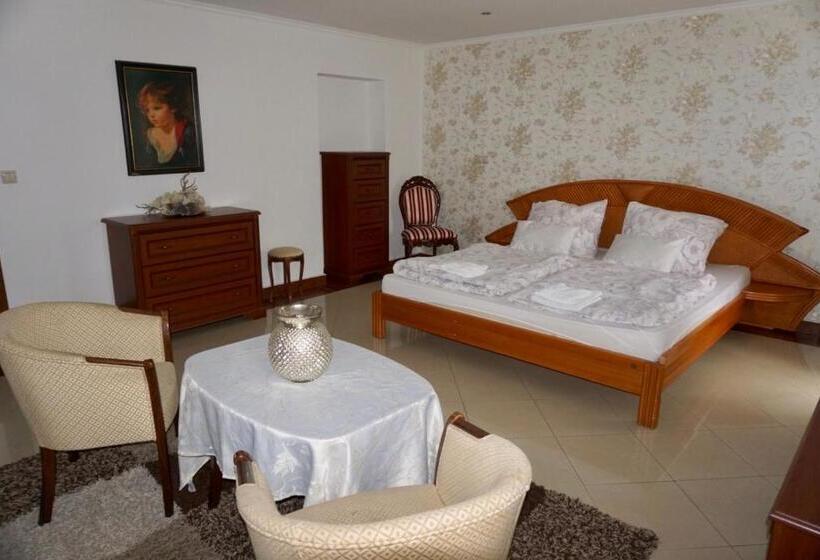 חדר סטנדרט לשלושה, Penzion Vegas