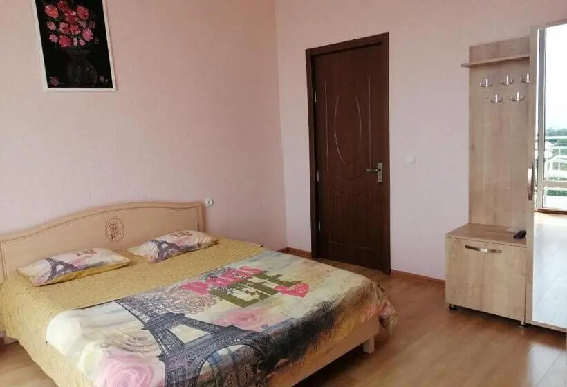 اتاق لوکس با بالکن, Guest House Alazani Valley