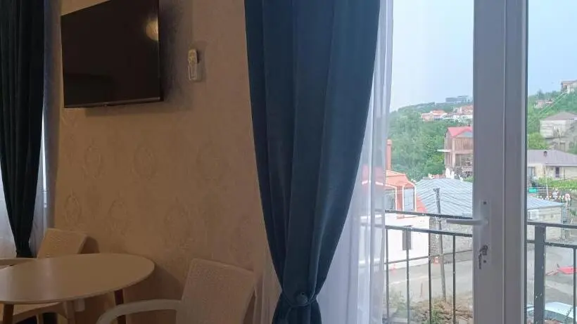 استودیوی لوکس, Guest House Alazani Valley