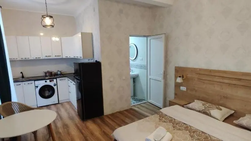 استودیوی لوکس, Guest House Alazani Valley