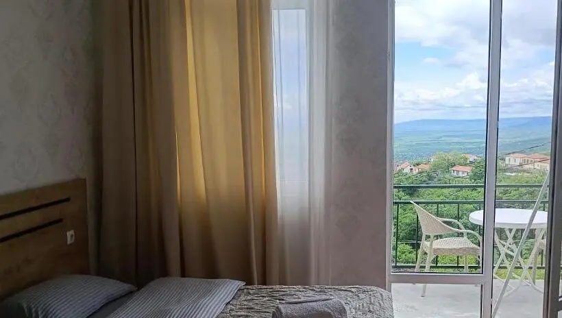 اتاق استاندارد سه تخته با بالکن, Guest House Alazani Valley