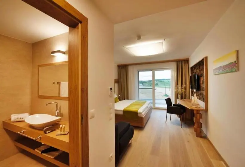 Comfort room with balcony, Gut Leithaberg